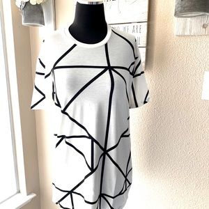 Lularoe Hudson Black and White Tee XS NWT #131